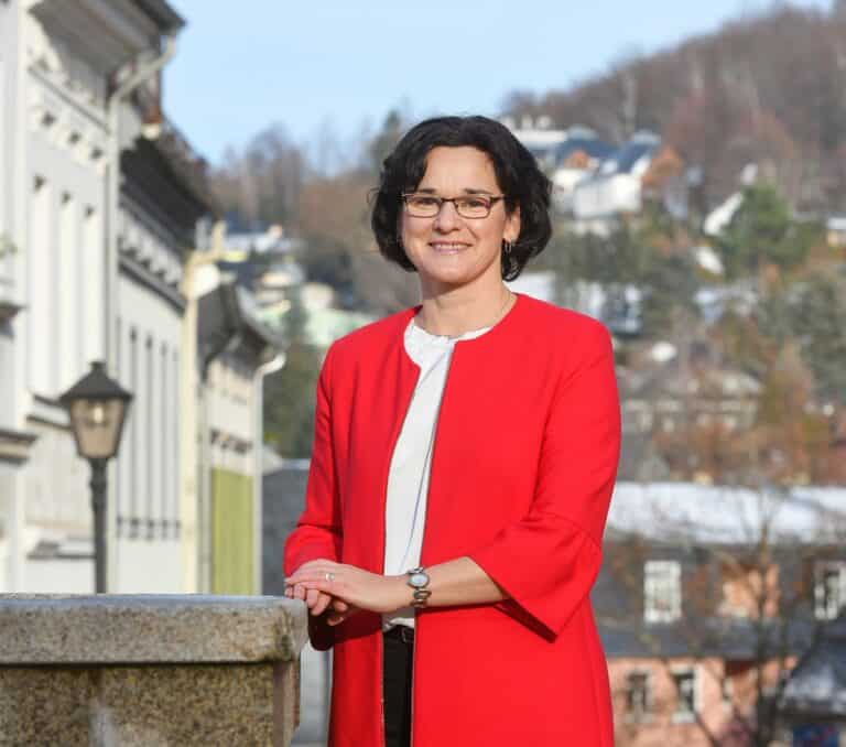 Auf dem Bild ist die Bürgermeisterin Dorothee Obst zu sehen