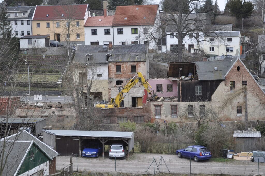 Auf dem Bild ist der Abriss der Wiener Spitze zu sehen