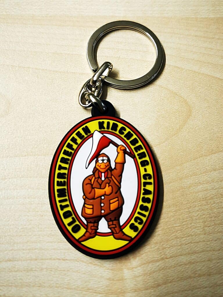Auf dem Bild ist ein Schlüsselanhänger mit Aufdruck des Schrauber Michls zu sehen