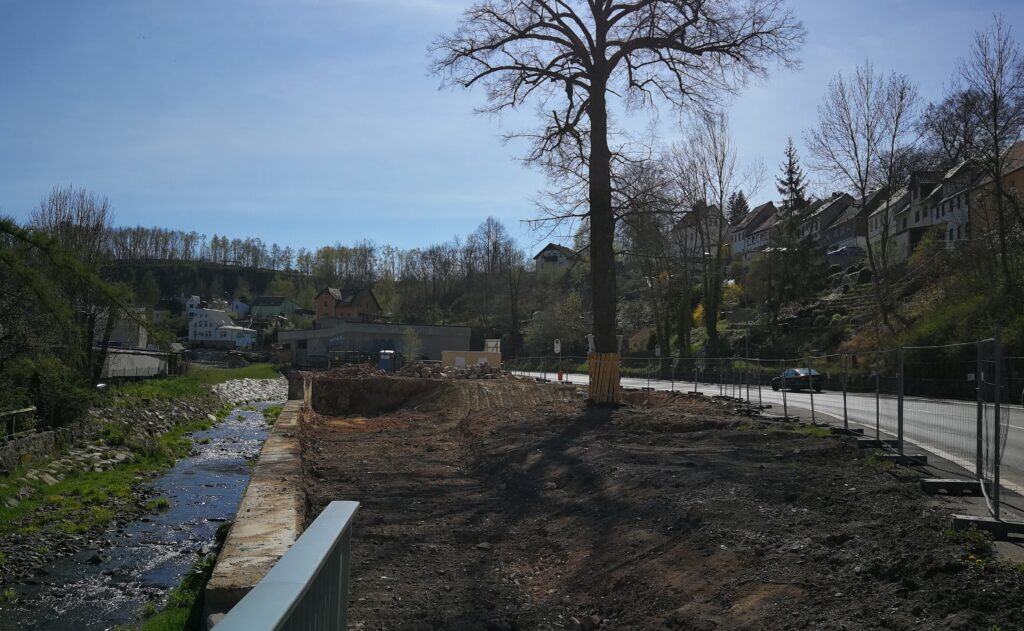 Auf dem Bild ist ein leeres Areal zu sehen, in welchem früher die "Wiener Spitze" stand