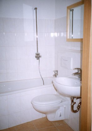 Auf dem Bild ist ein Badezimmer zu sehen